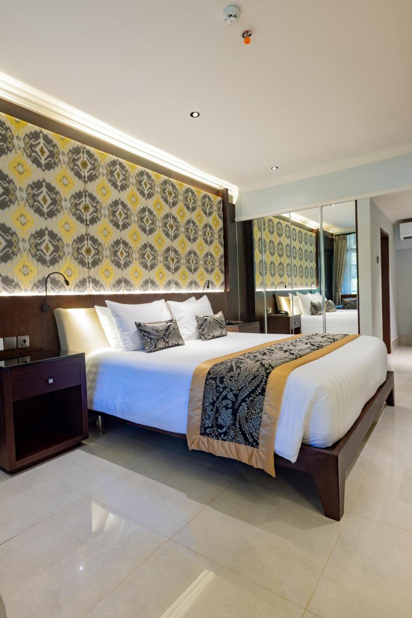 Puri Santrian Beach Resort And Spa Санур Екстер'єр фото